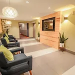 Days Inn & Suites By Wyndham Fort Myers Near Jetblue Park