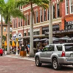 *The Blue Oasis* - 5 Min To Downtown Fort Myers