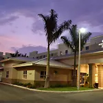Homewood Suites by Hilton Fort Myers Airport / FGCU