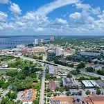 The Hibiscus House Of Fort Myers
