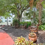The Hibiscus House Of Fort Myers