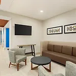 Holiday Inn Express & Suites Ft Myers East- The Forum