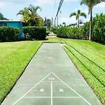 2 Bed Cottage With Pool, Close To Beach! Bbq Grills & Patio