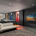 Modern City Loft In Downtown River District