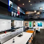Modern City Loft In Downtown River District