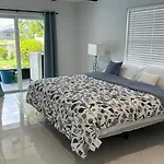 Cozy 2 Bedroom Waterfront Home With Heated Pool