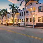 Chic & Cozy River District Townhouse