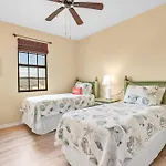 Townhome In Paseo Of Fort Myers - Amenities Galore