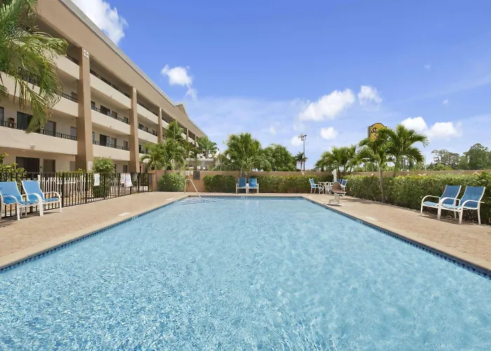Super 8 By Wyndham Fort Myers