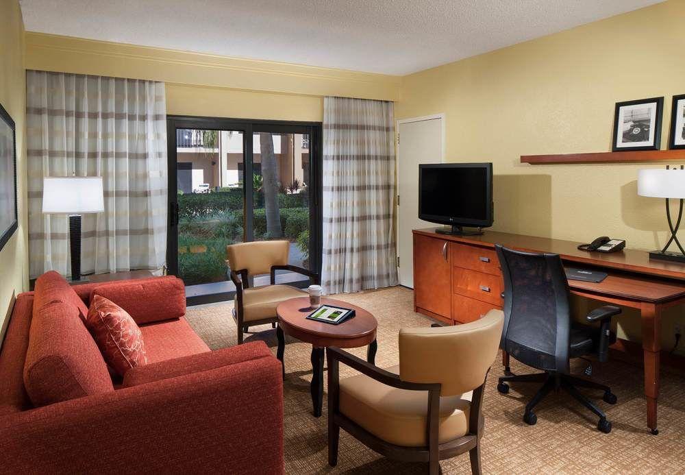 Courtyard Myers Cape Coral 3*