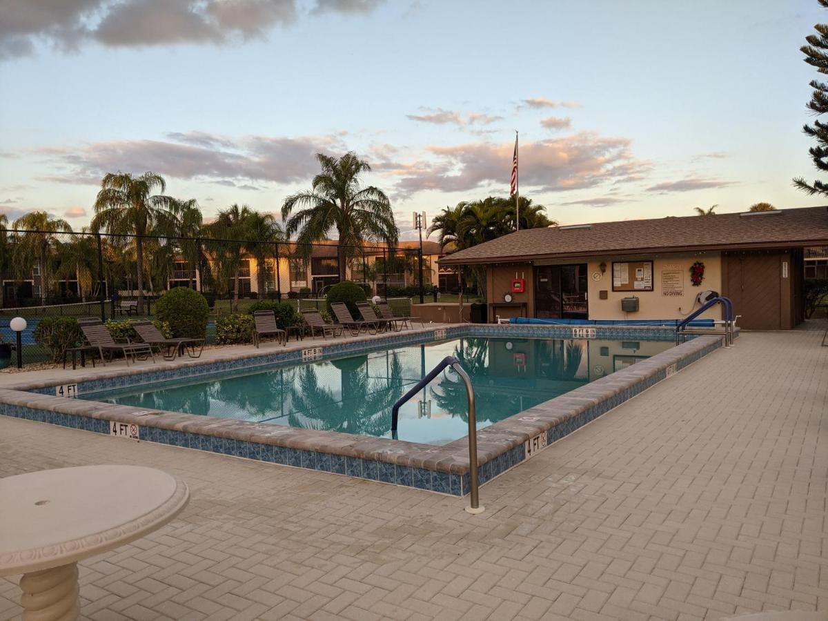 Apartment 1st Floor, Davis View Condo, Minutes To Sanibel