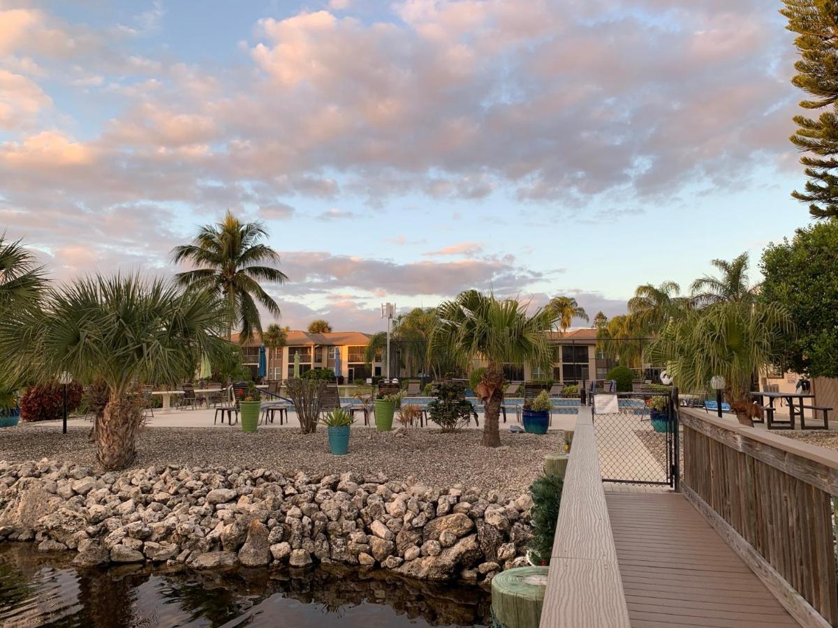 1st Floor, Davis View Condo, Minutes To Sanibel Apartment