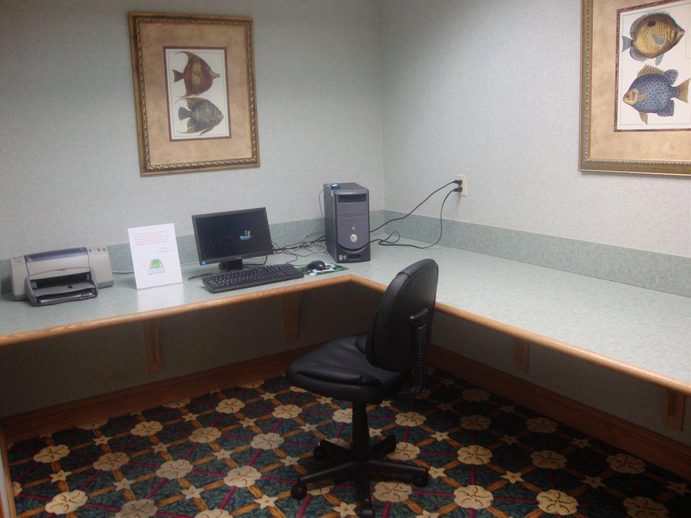 Hotel Baymont By Wyndham Myers Airport 3*