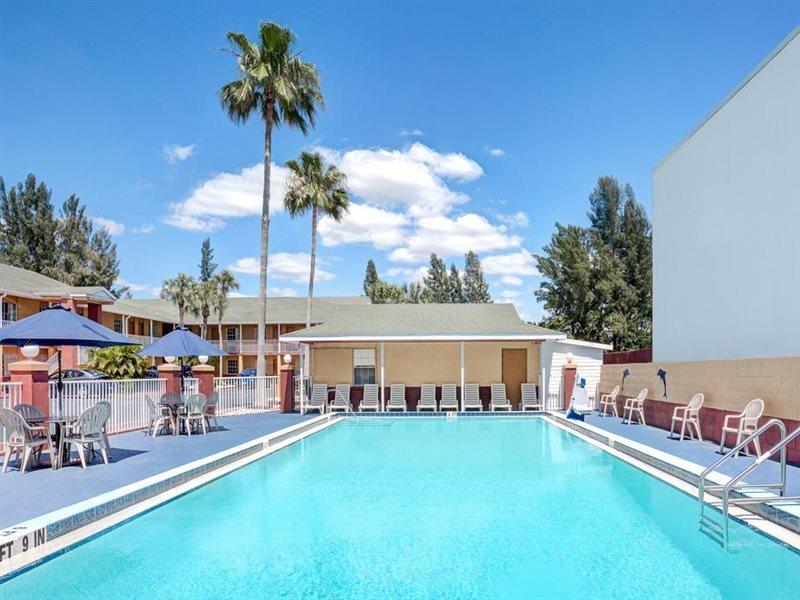 Howard Johnson By Wyndham Ft. Myers Fl