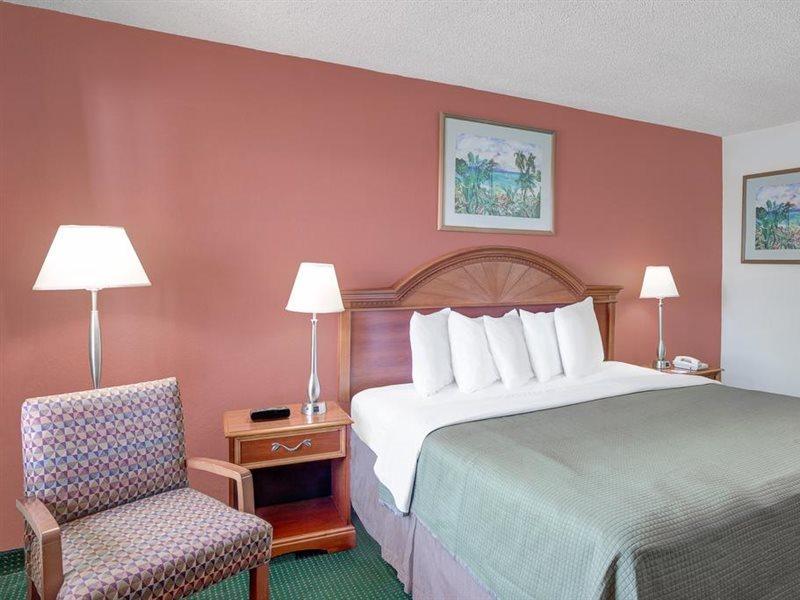 Howard Johnson By Wyndham Ft. Myers Fl 3* Fort Myers