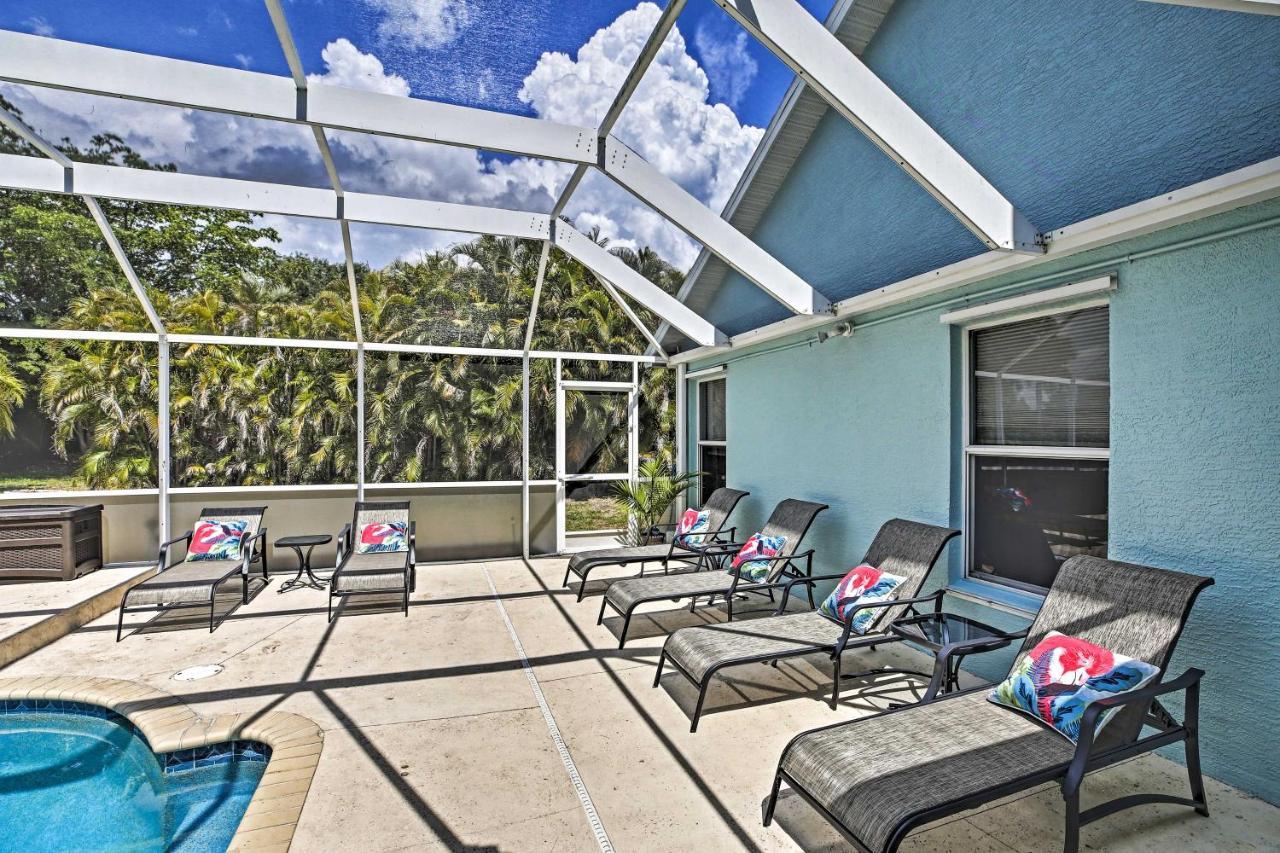 Holiday home Modern Retreat With Pool, Hot Tub, And Patio!