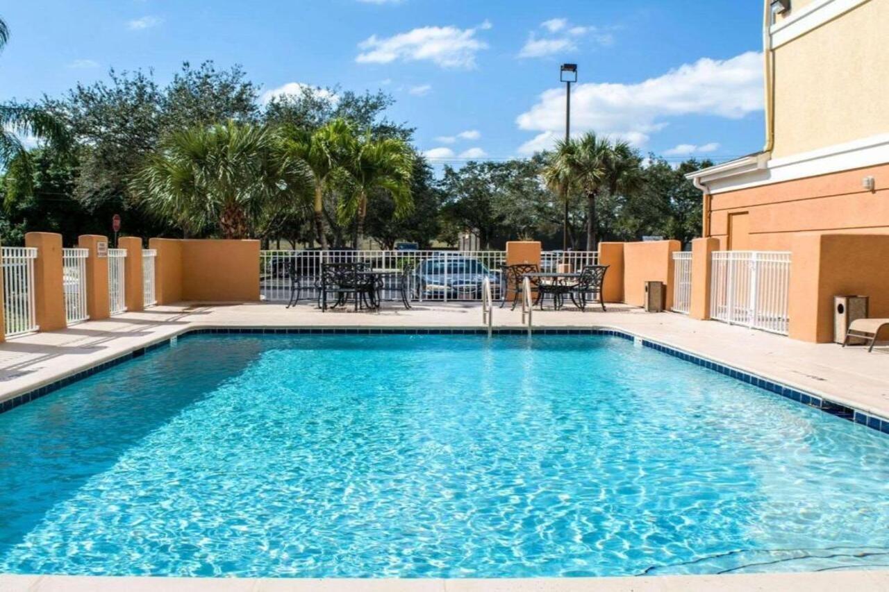 Inn Comfort Myers Northeast 2*