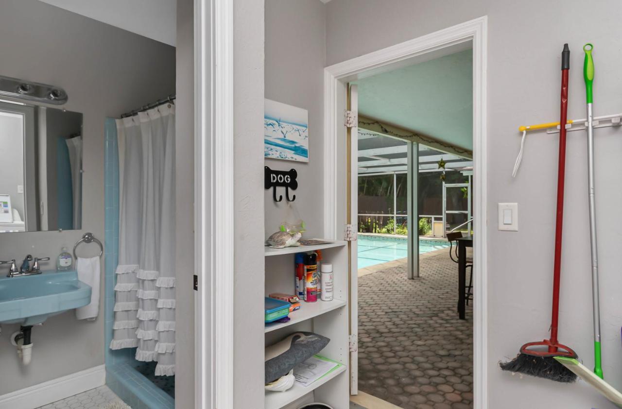 Davis Oasis * Fort Myers