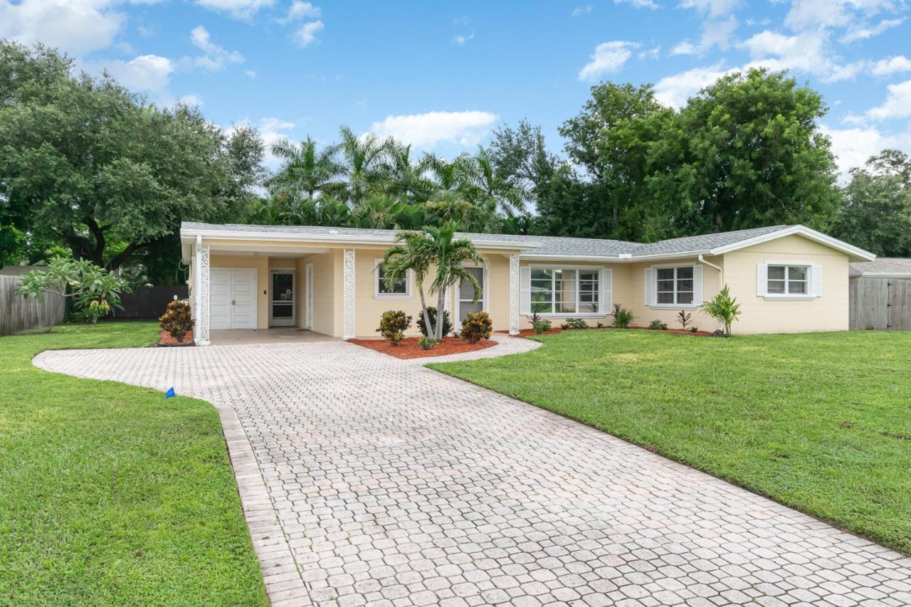 Davis Oasis Fort Myers