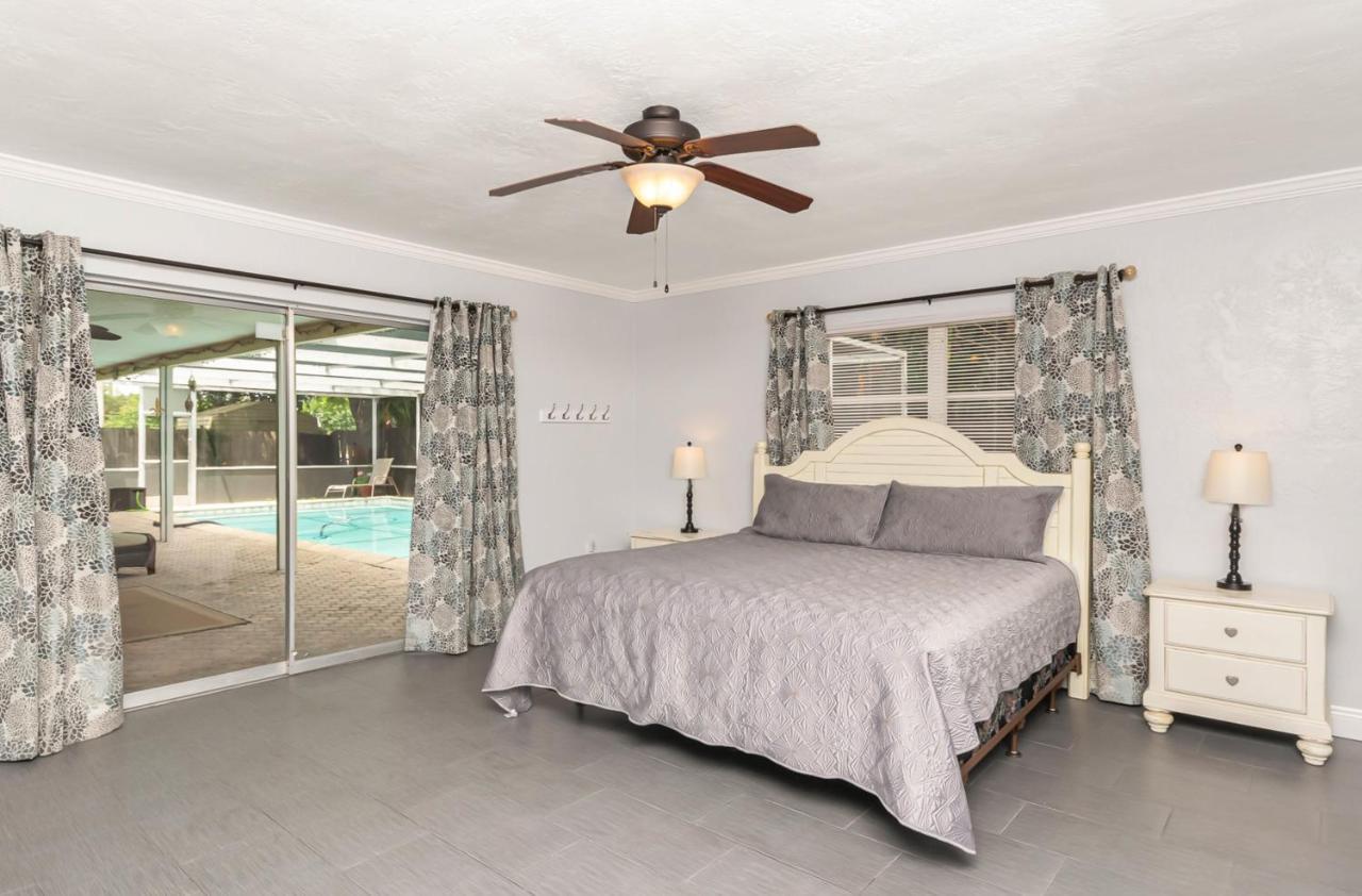 Davis Oasis * Fort Myers