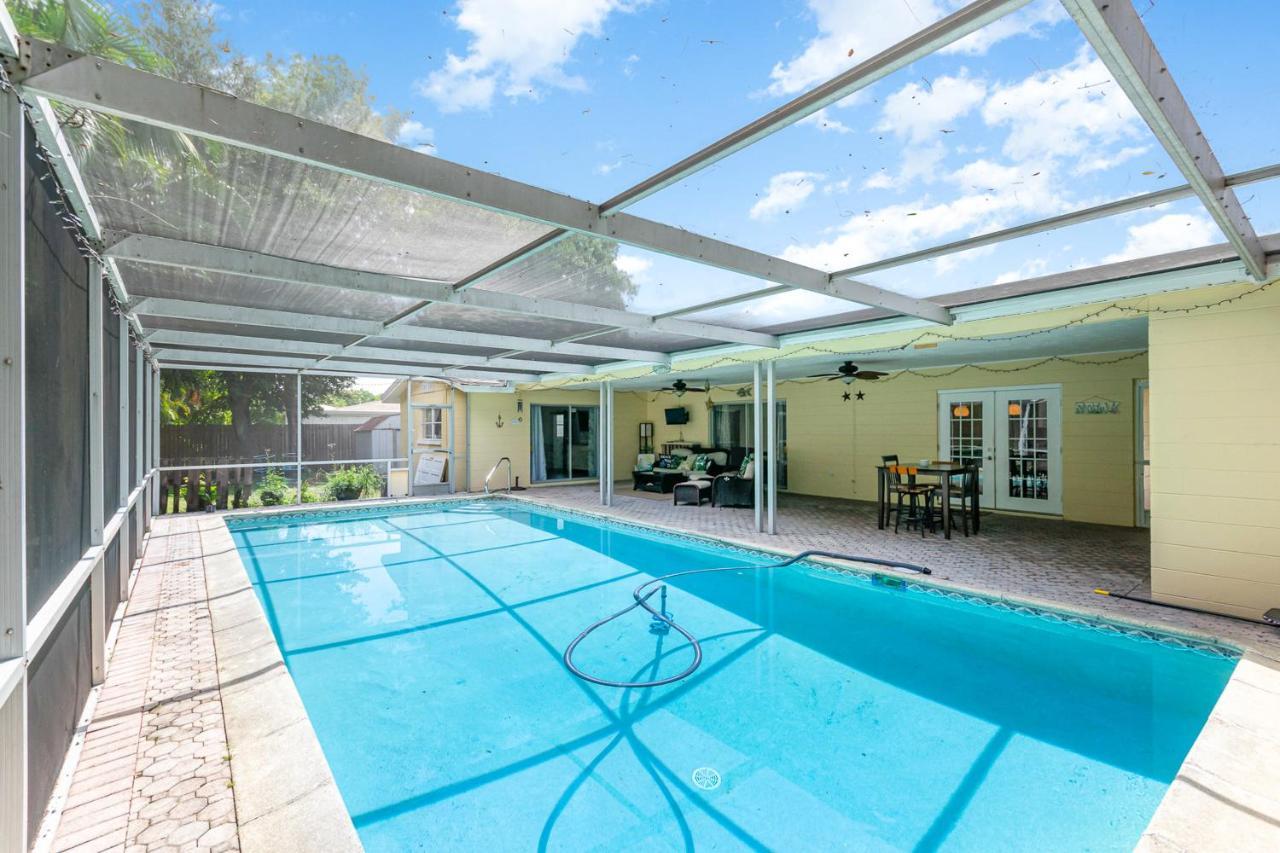 Davis Oasis * Fort Myers