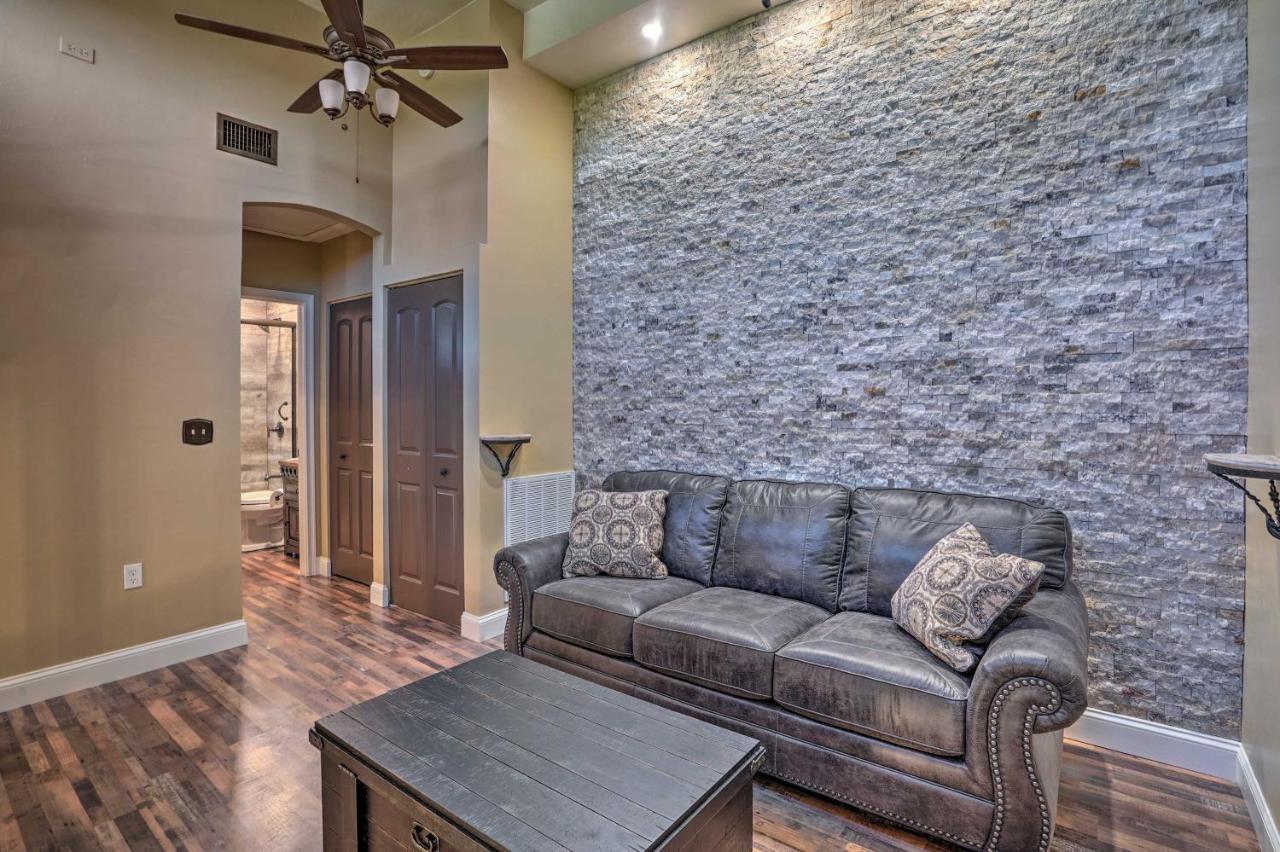 Chic Myers Escape With Community Perks! Holiday home