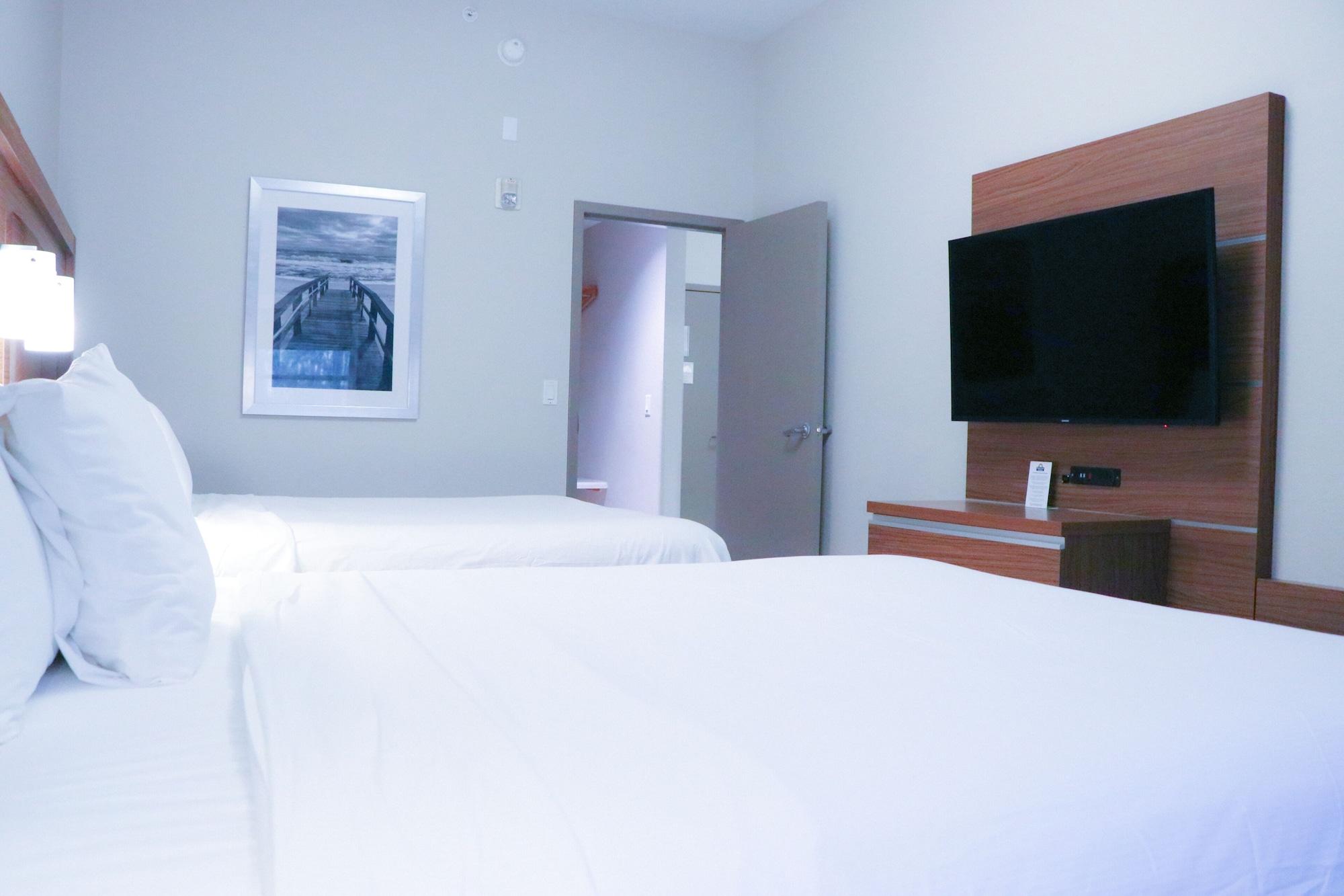 Hotel Days & By Wyndham Myers Near Jetblue Park