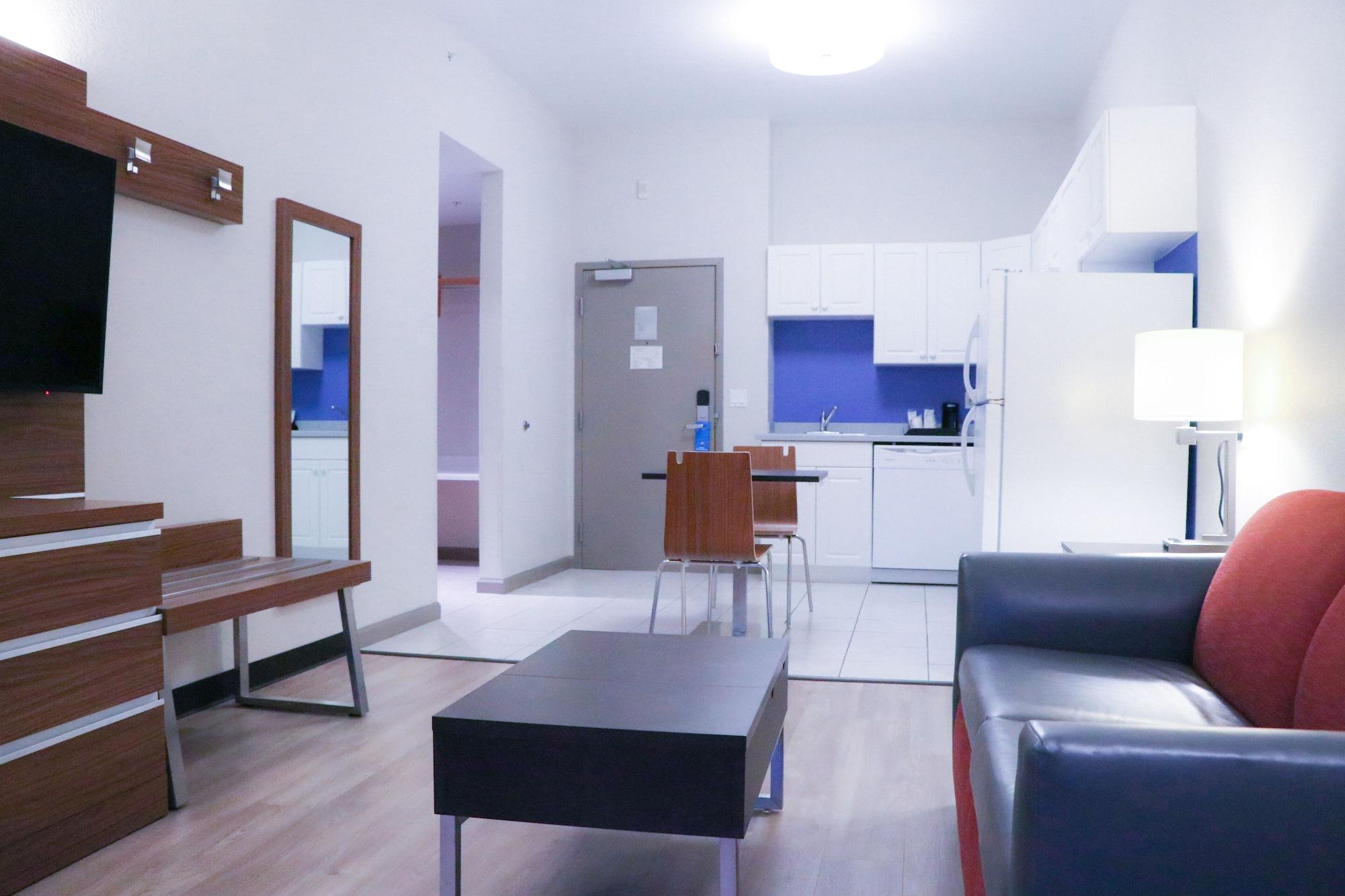 Hotel Days & By Wyndham Myers Near Jetblue Park