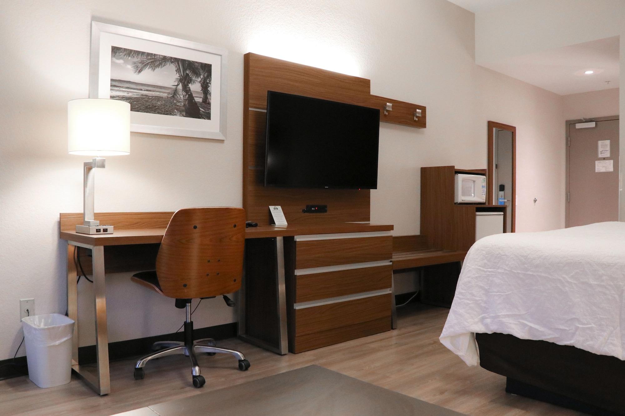 Hotel Days & By Wyndham Myers Near Jetblue Park 3*