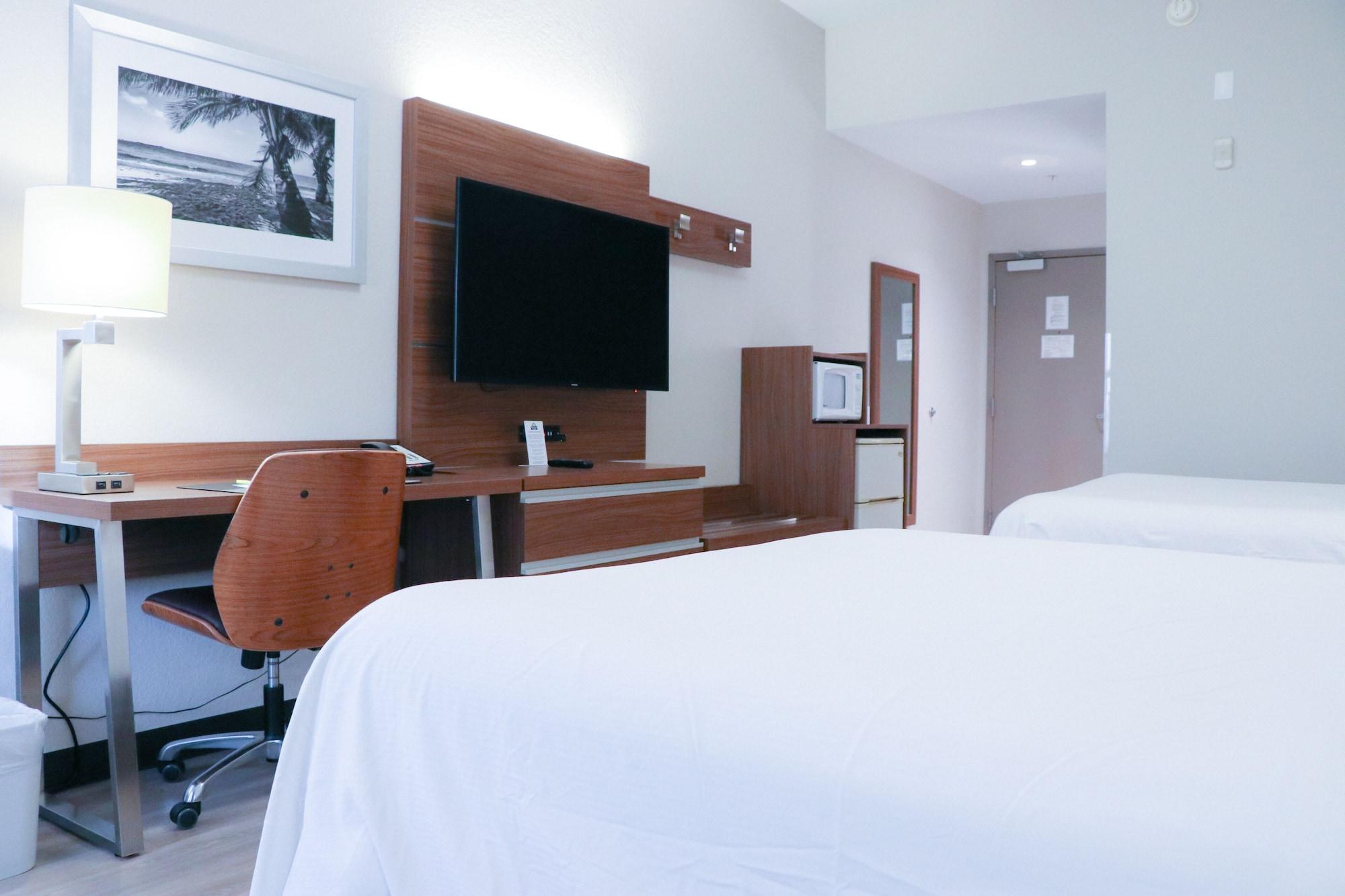 Hotel Days & By Wyndham Myers Near Jetblue Park