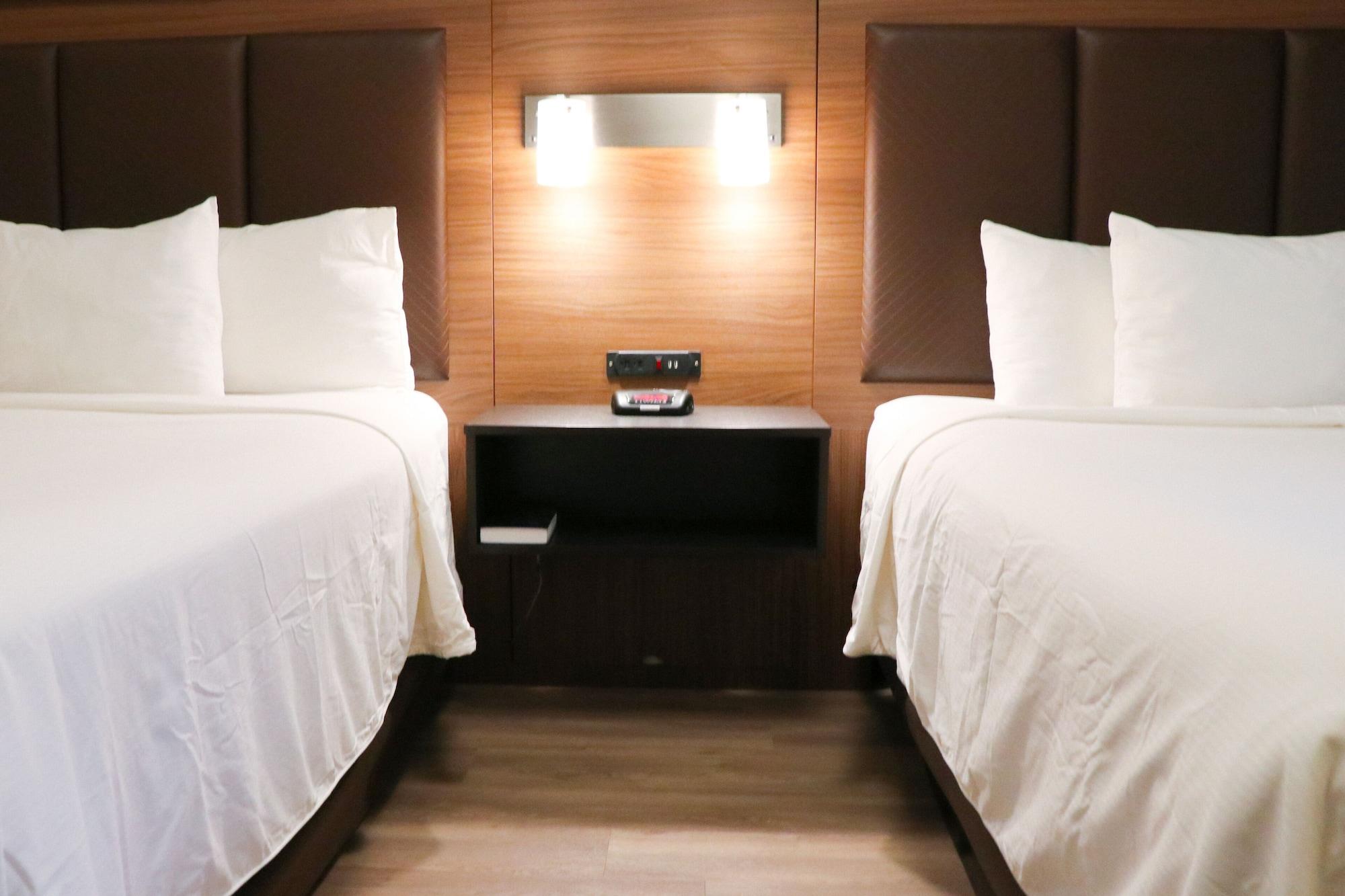 Hotel Days & By Wyndham Myers Near Jetblue Park 3*