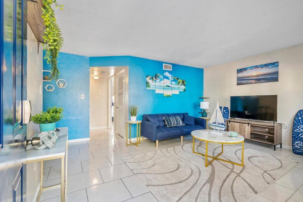 *the Blue Oasis* - 5 Min To Downtown * Fort Myers