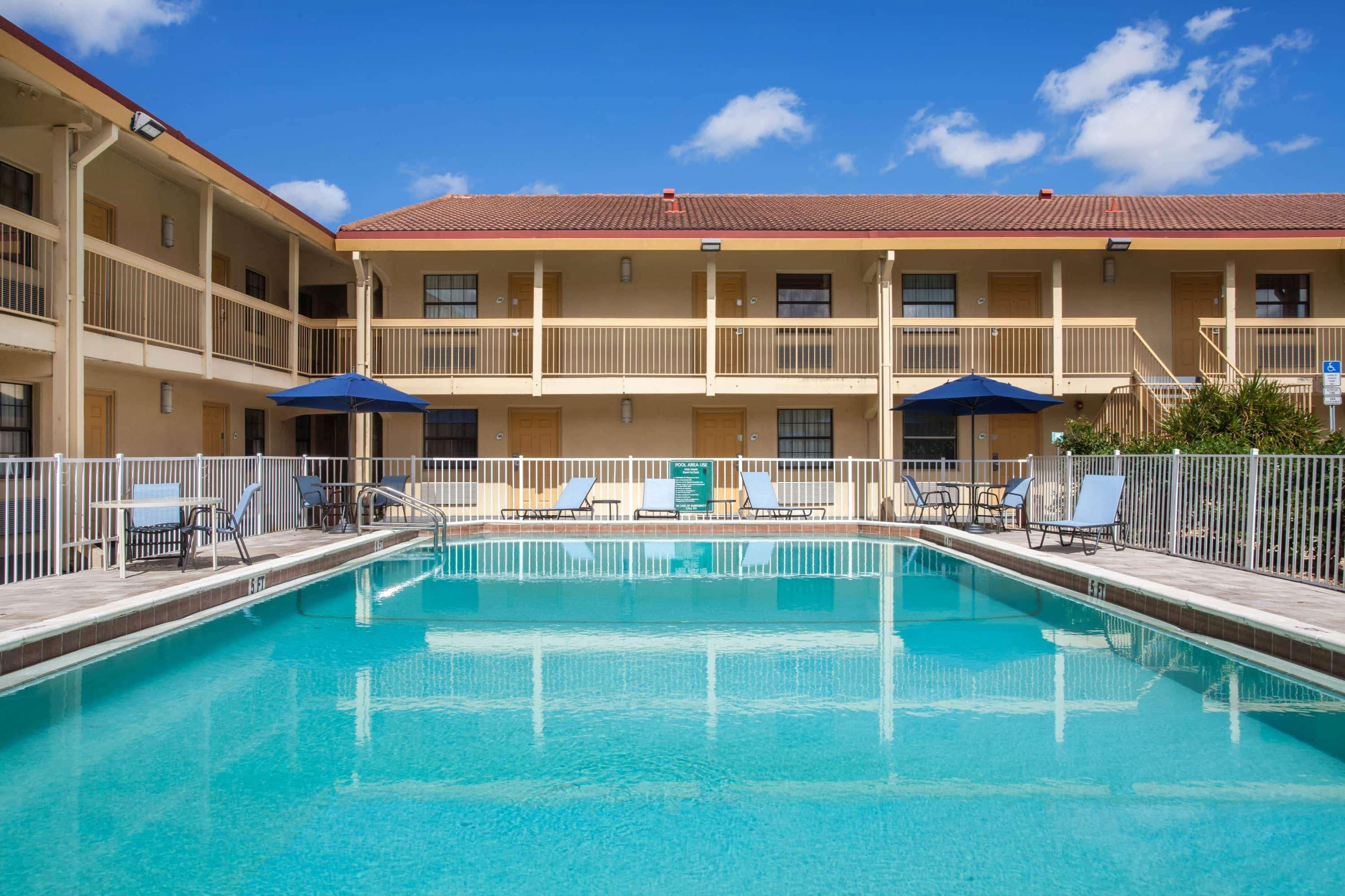 Baymont By Wyndham Myers Hotel 3*