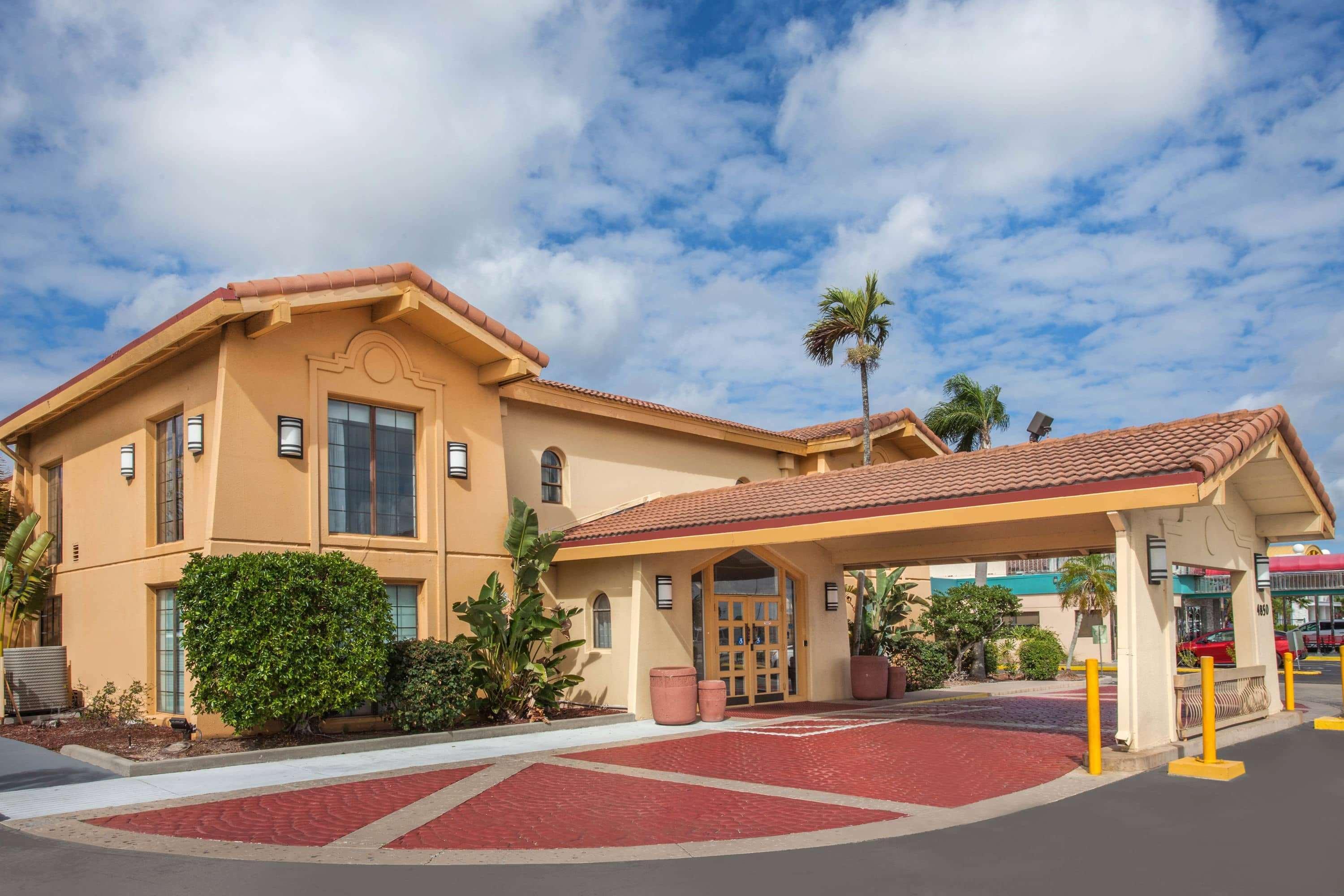 Hotel Baymont By Wyndham Myers 3*