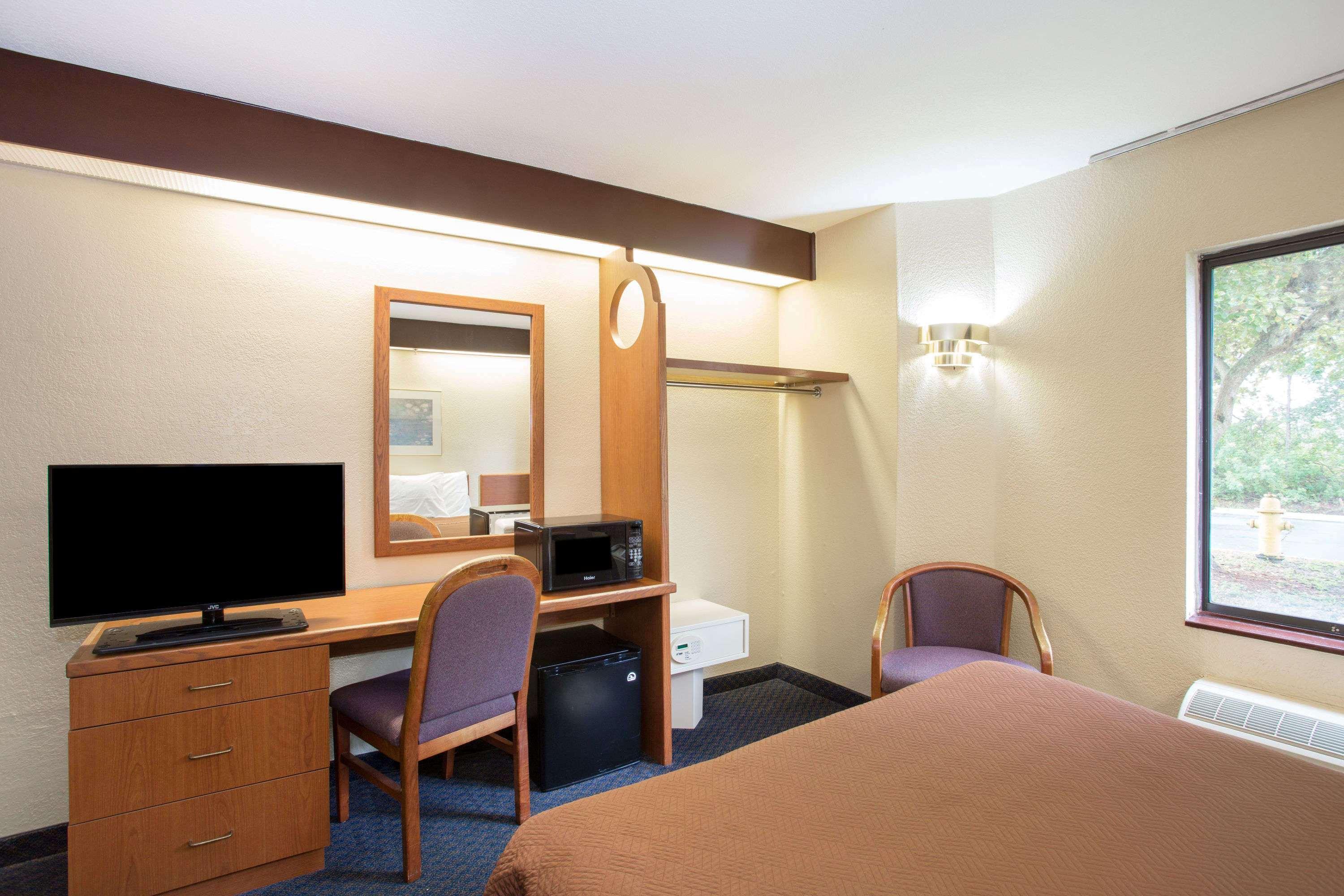 Travelodge By Wyndham Myers Airport Hotel Fort Myers