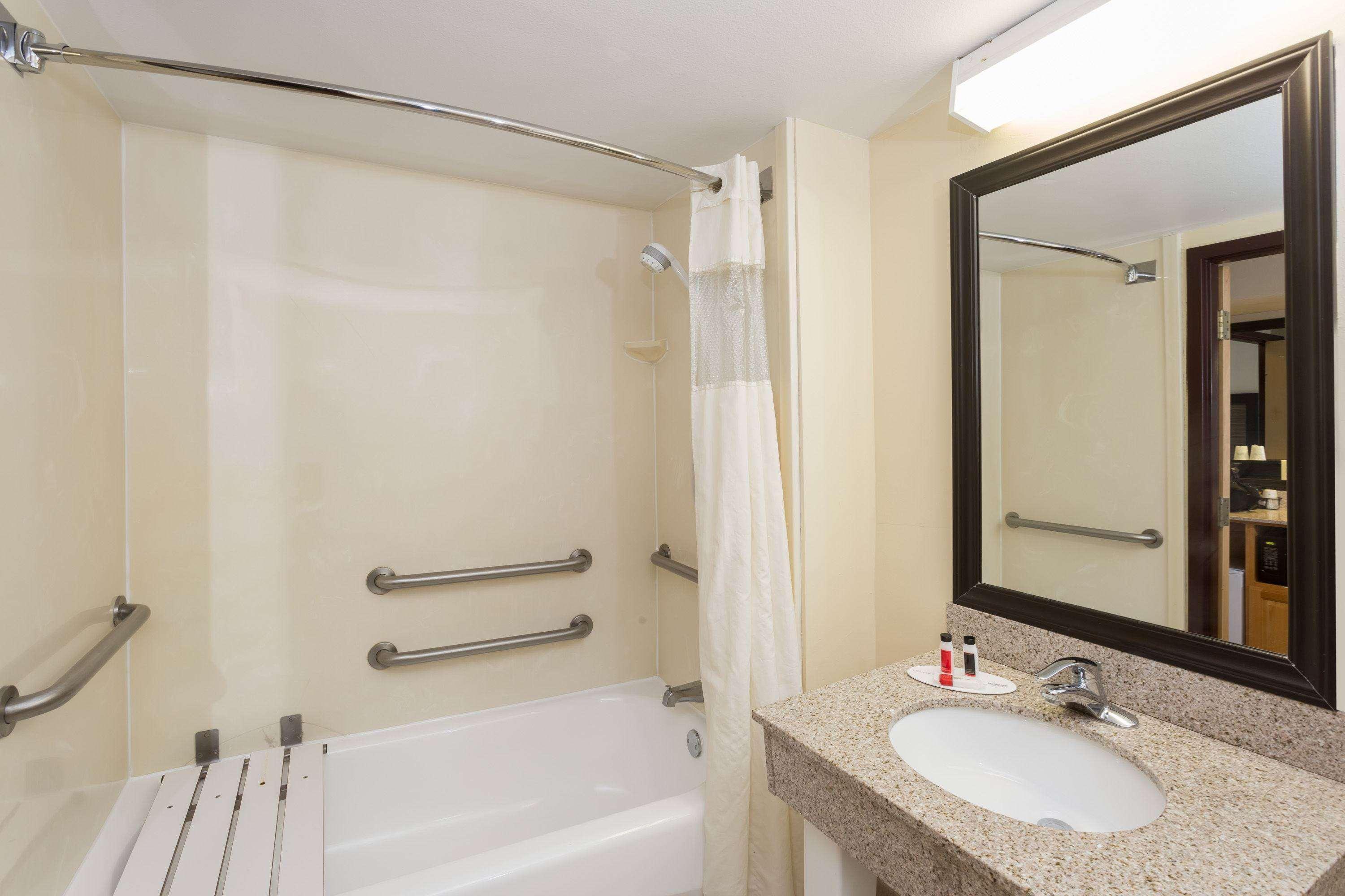 Baymont By Wyndham Myers Airport 3*