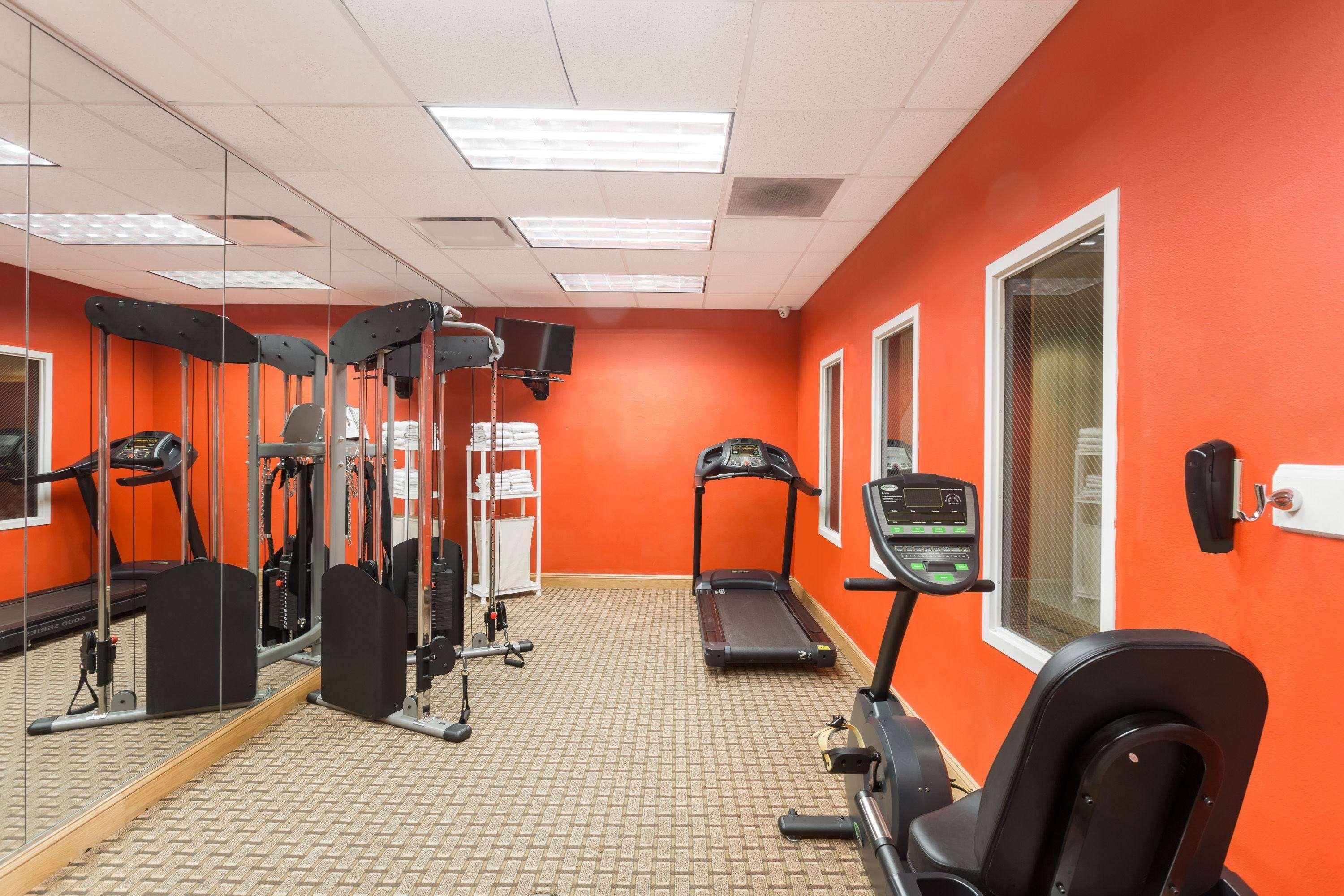 Baymont By Wyndham Myers Airport Hotel 3*