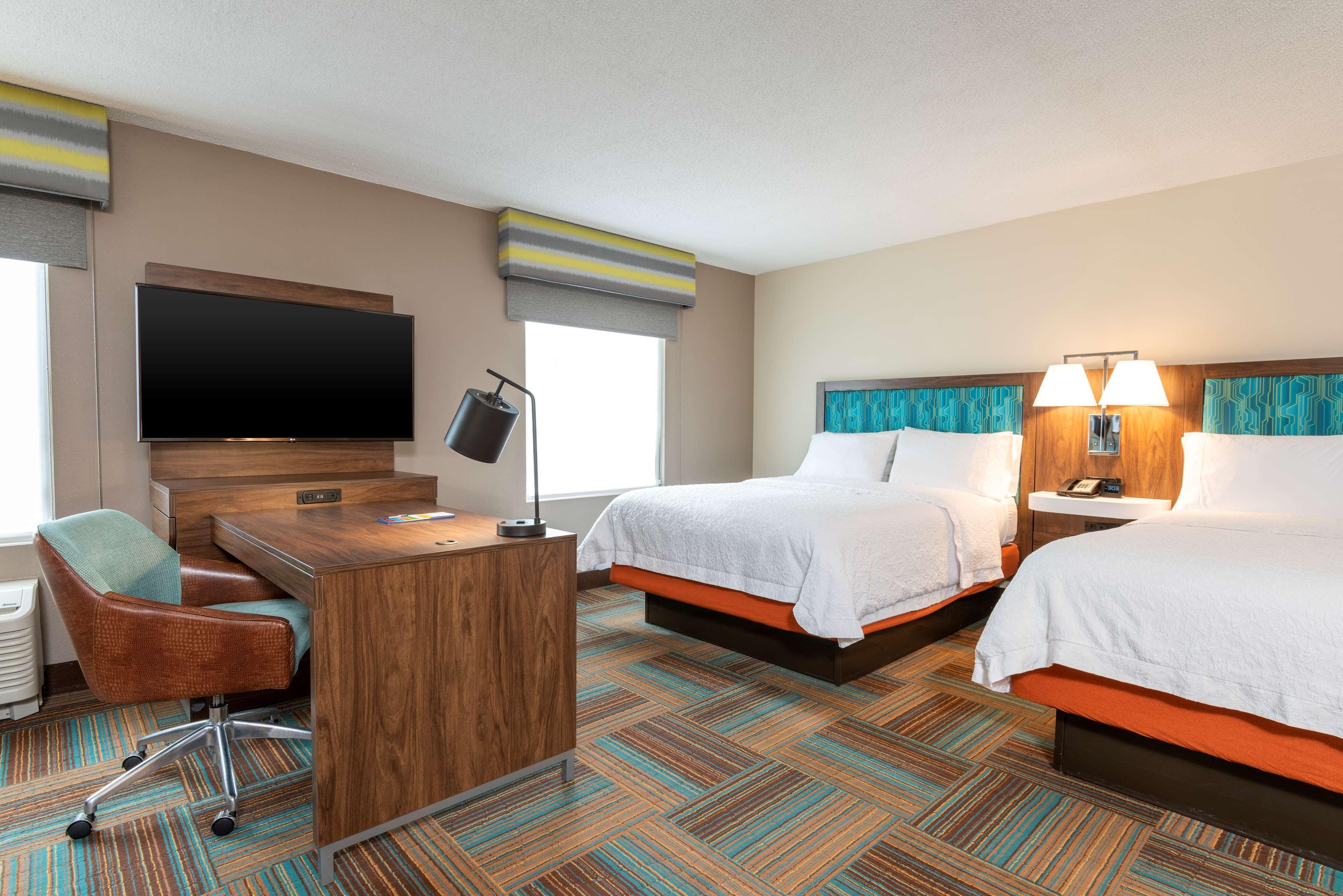 Hampton & Myers-colonial Boulevard Hotel