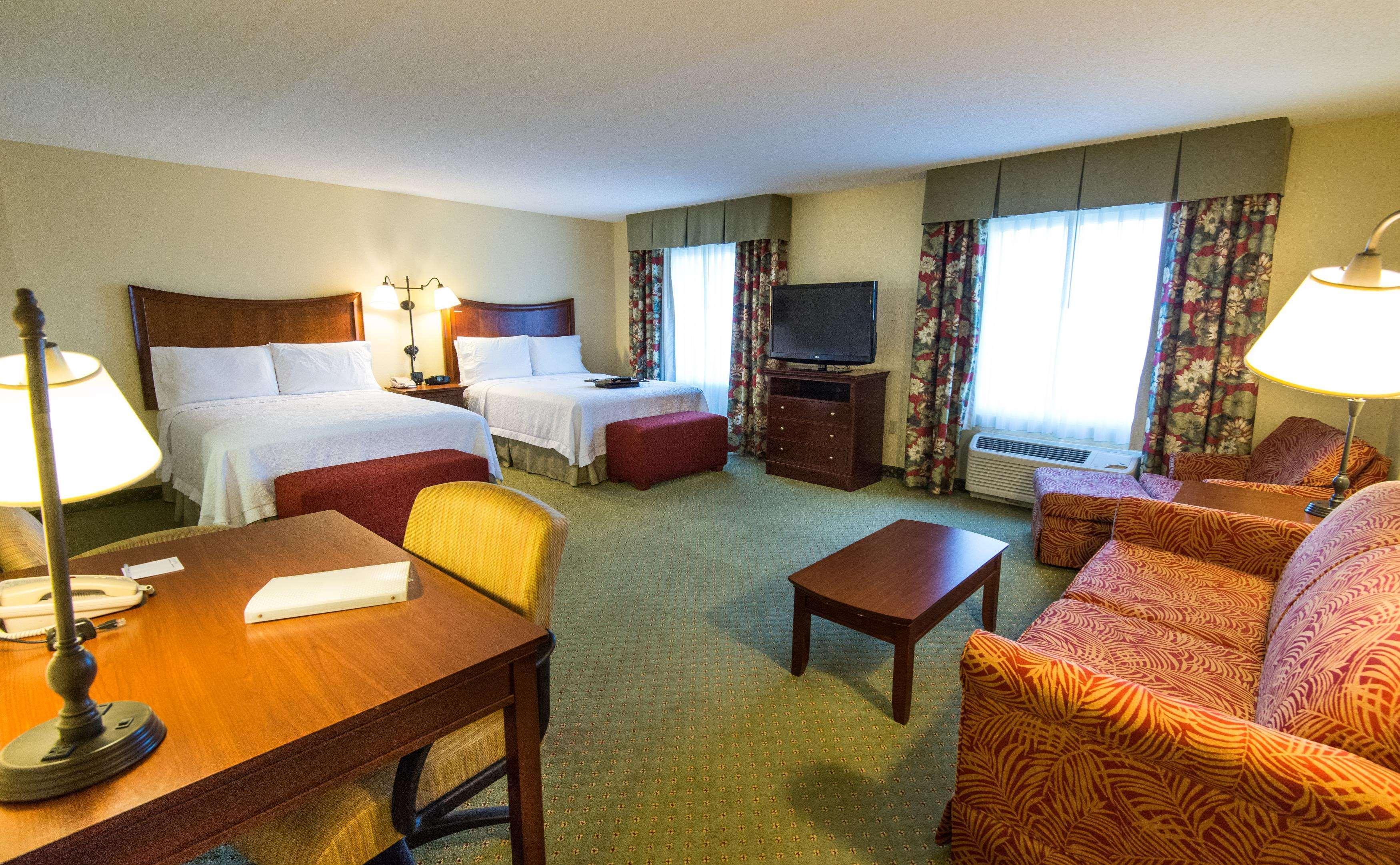 Hampton & Myers-colonial Boulevard Hotel