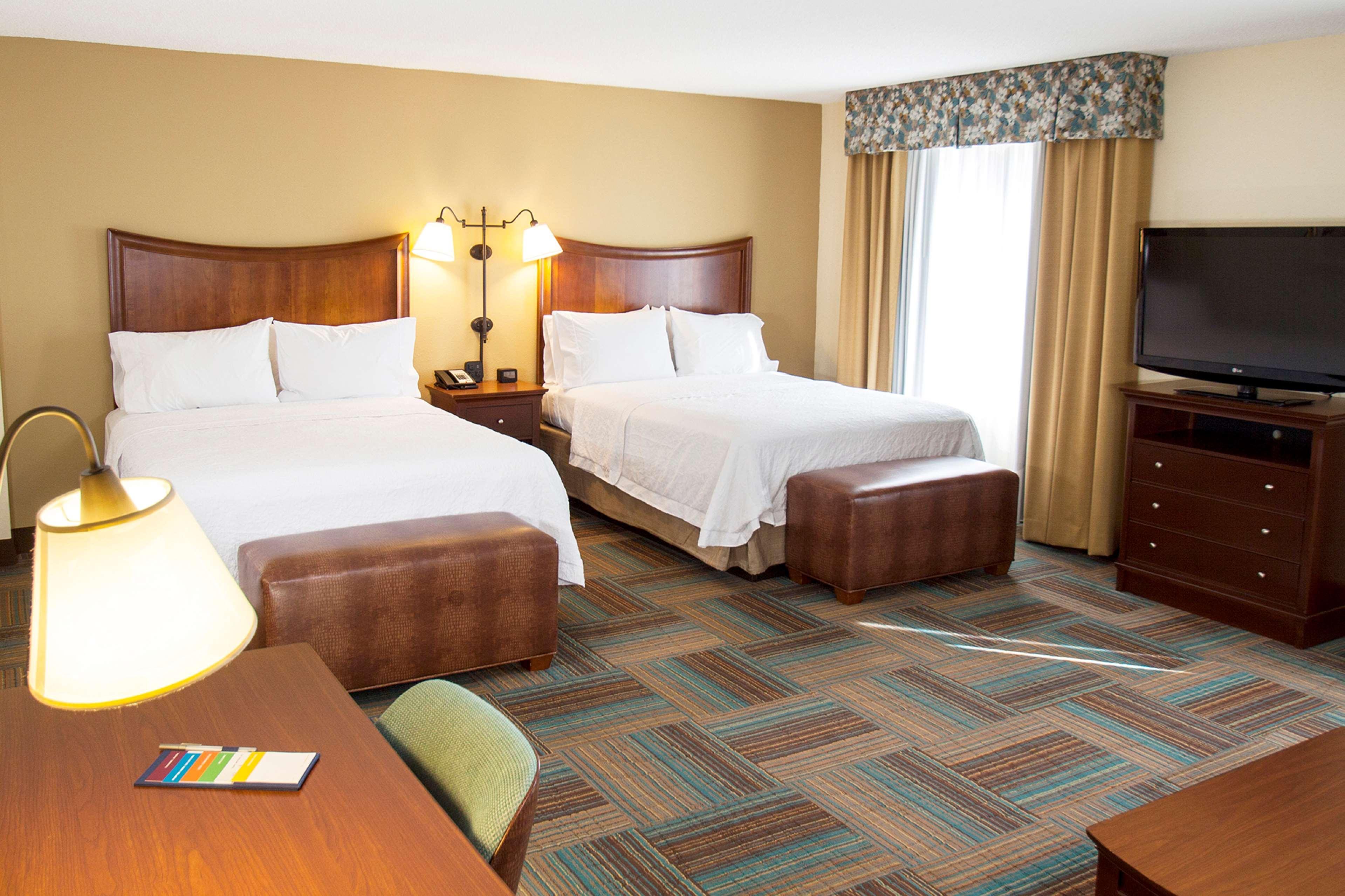 Hampton & Myers-colonial Boulevard Hotel