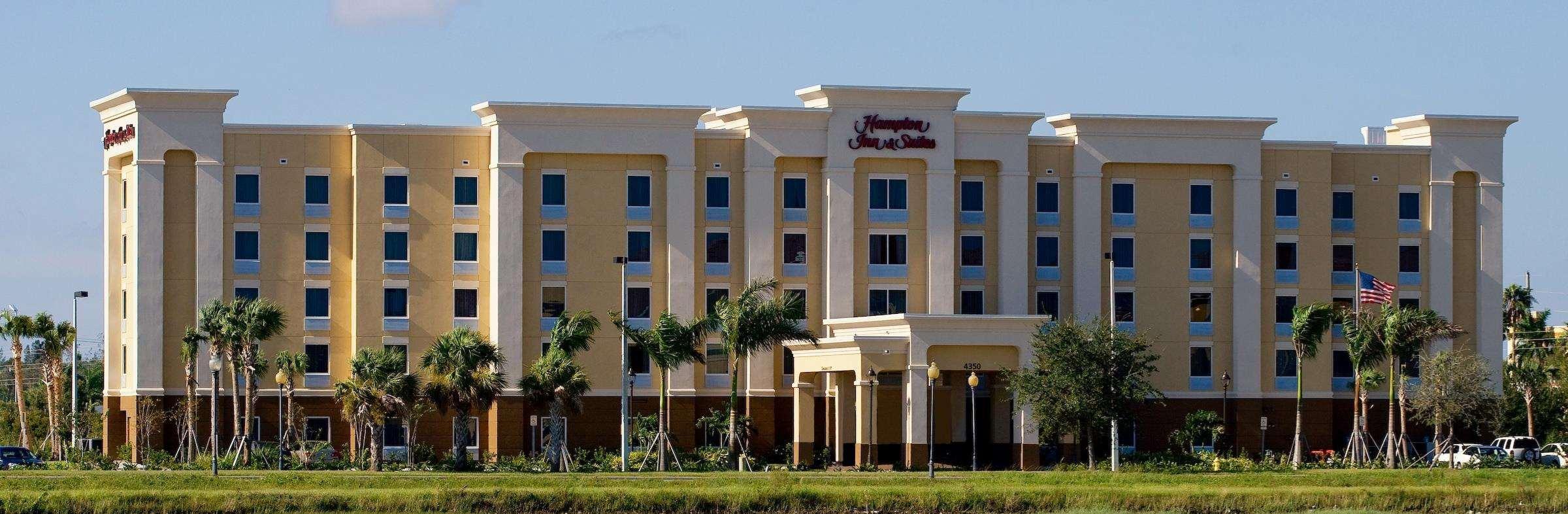 Hotel Hampton & Myers-colonial Boulevard