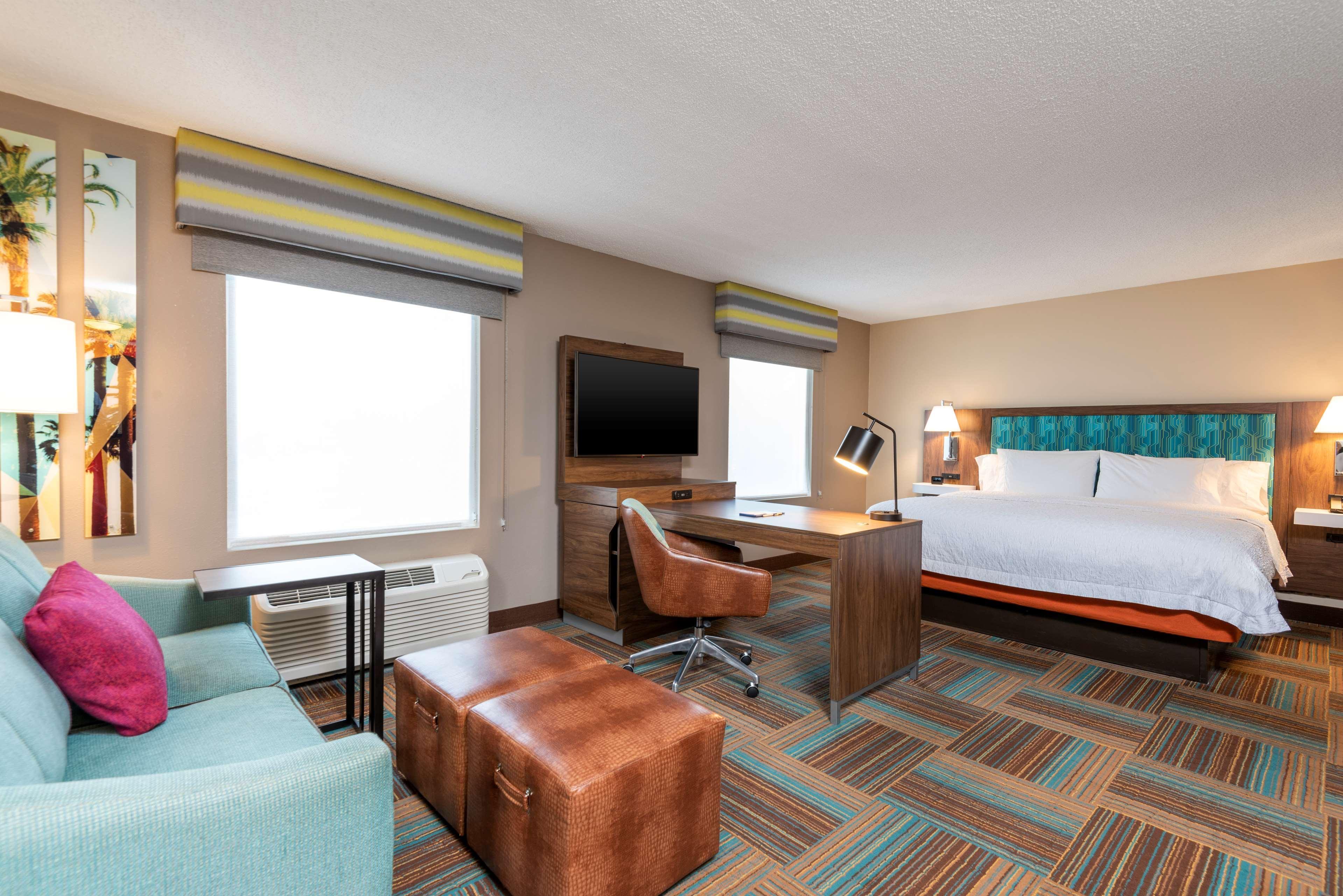 Hampton & Myers-colonial Boulevard 3*
