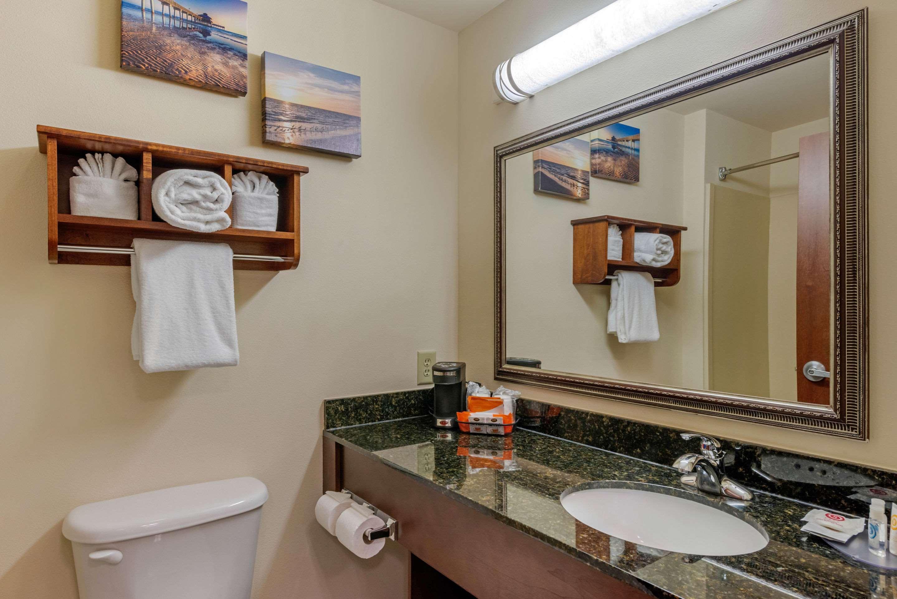 Comfort & Airport Hotel