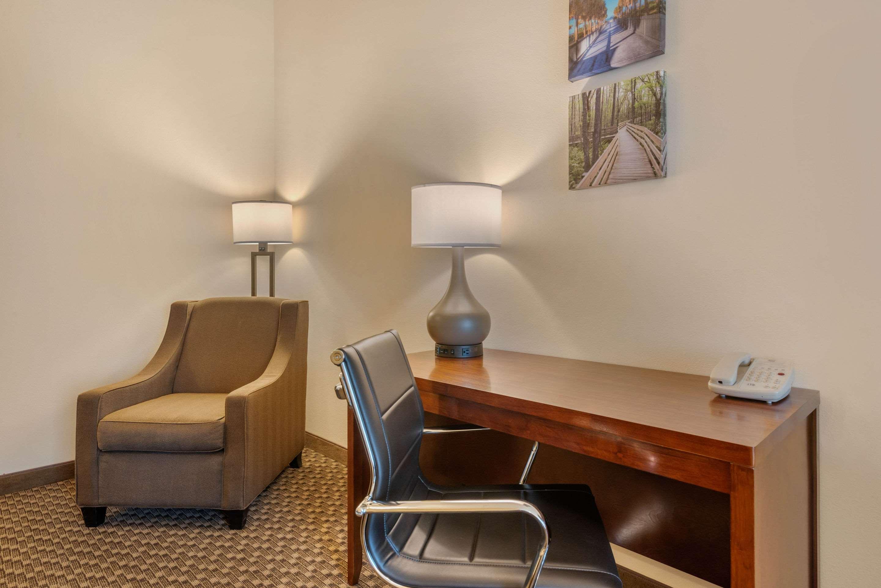 Comfort & Airport Fort Myers