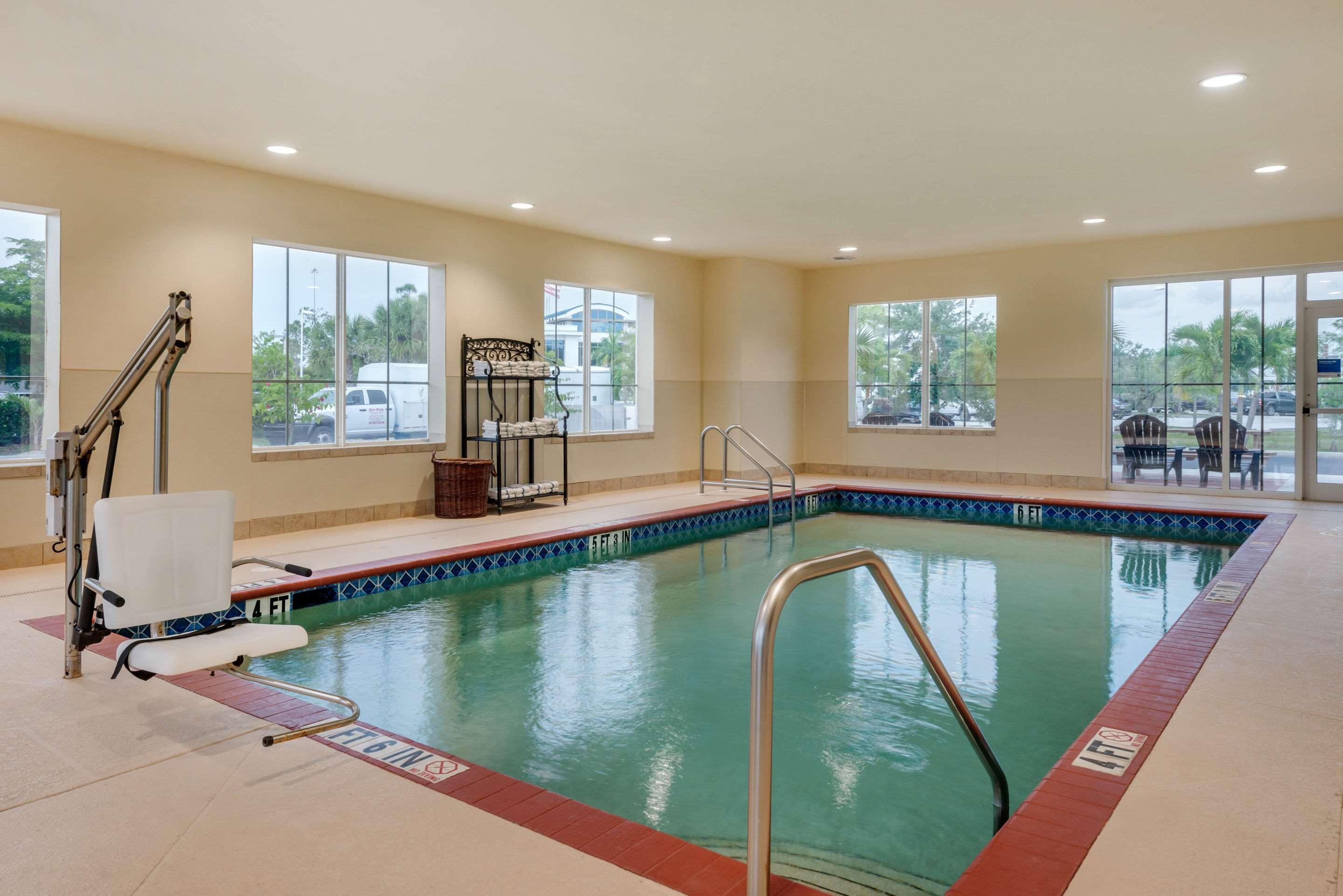 Hotel Comfort & Airport 3*