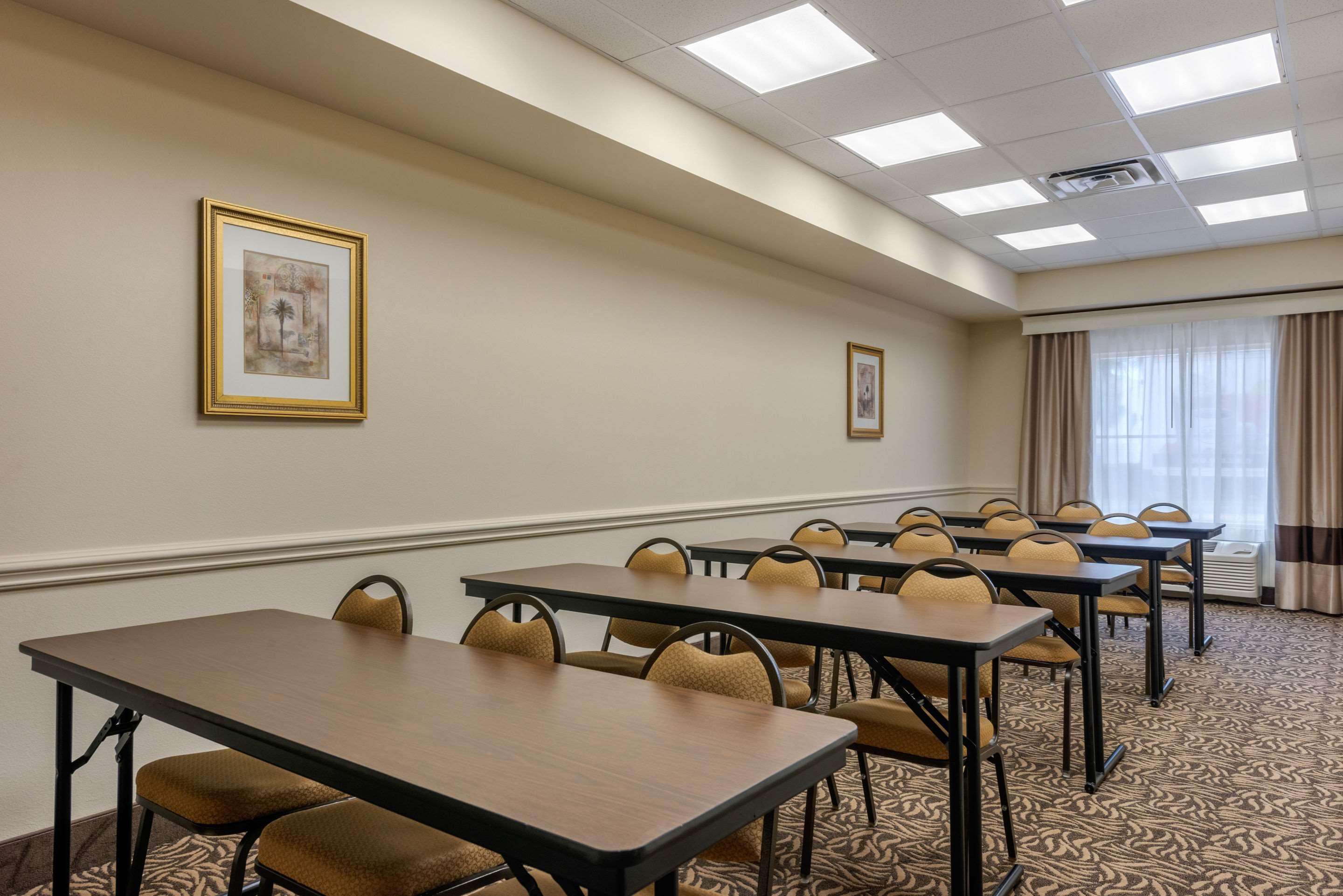 Comfort & Airport Hotel