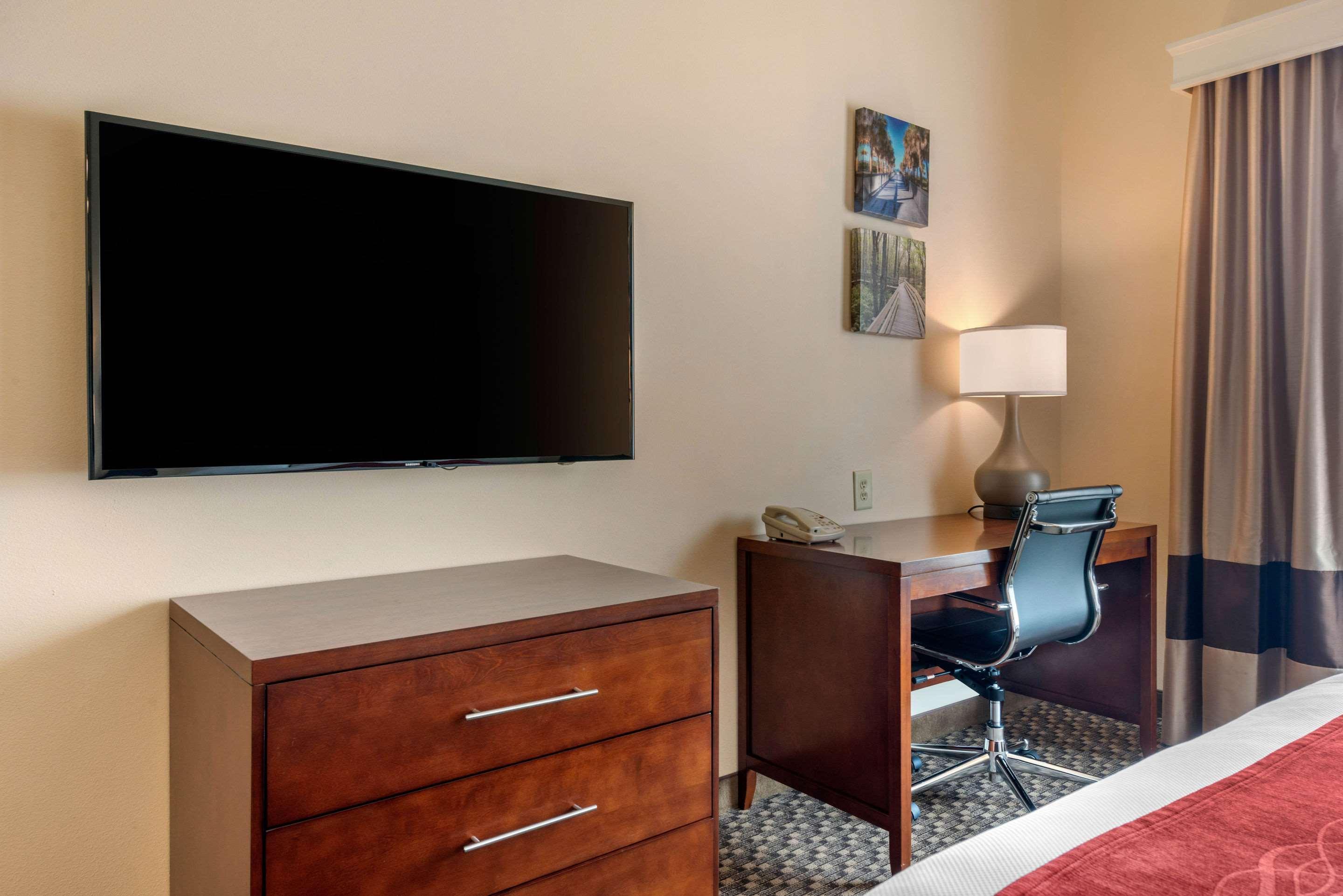 Hotel Comfort & Airport 3*