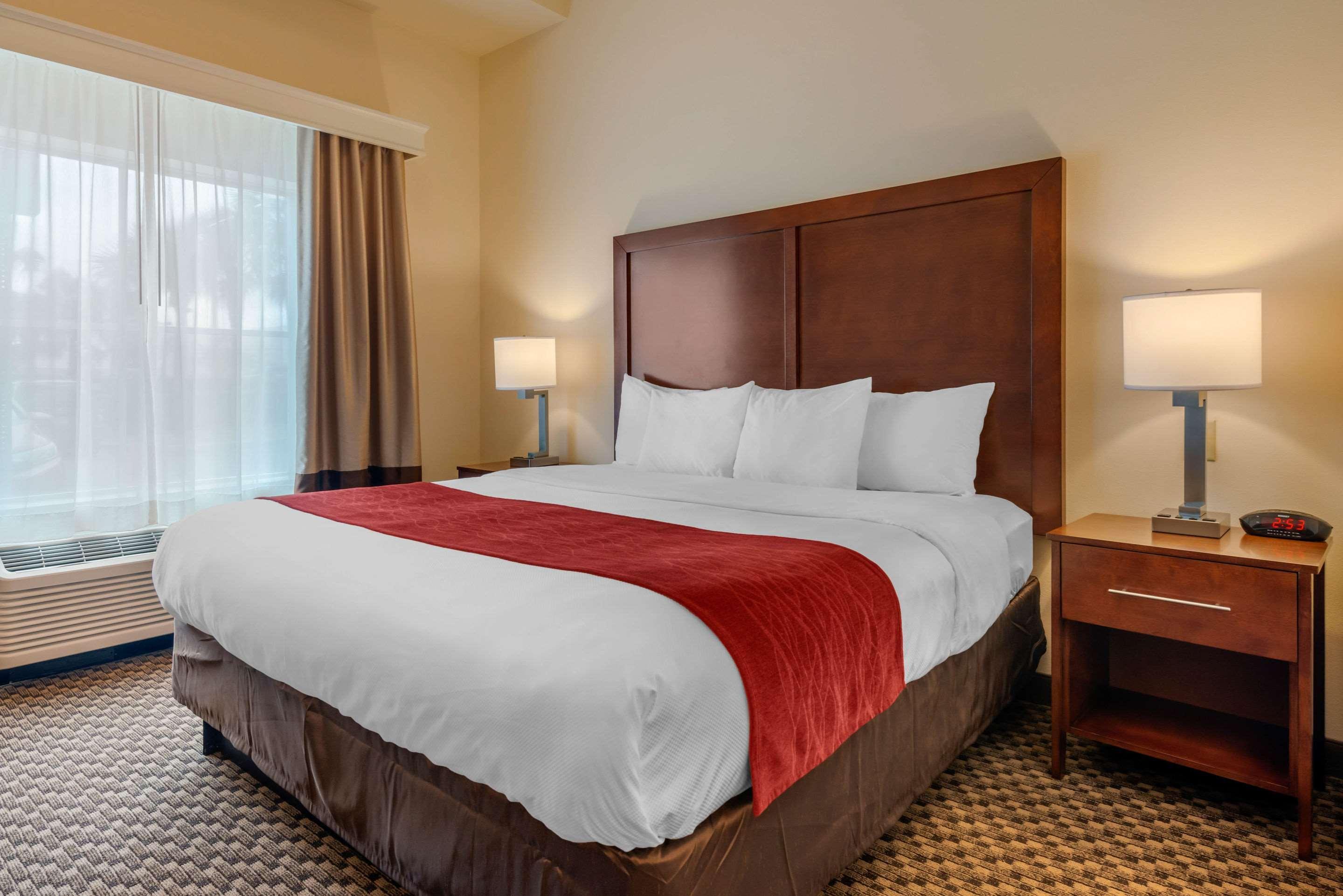 Comfort & Airport Hotel