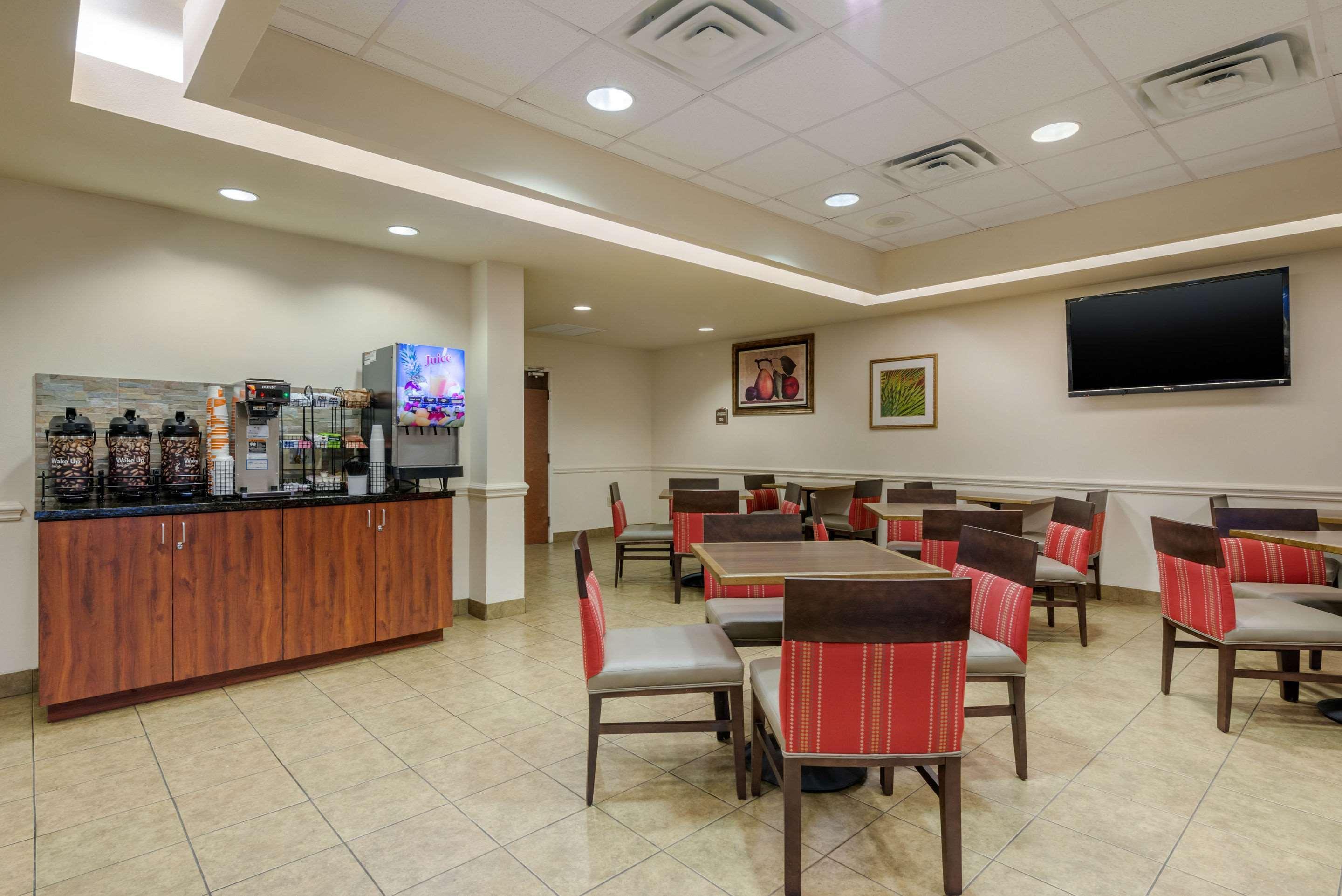Comfort & Airport Hotel 3*