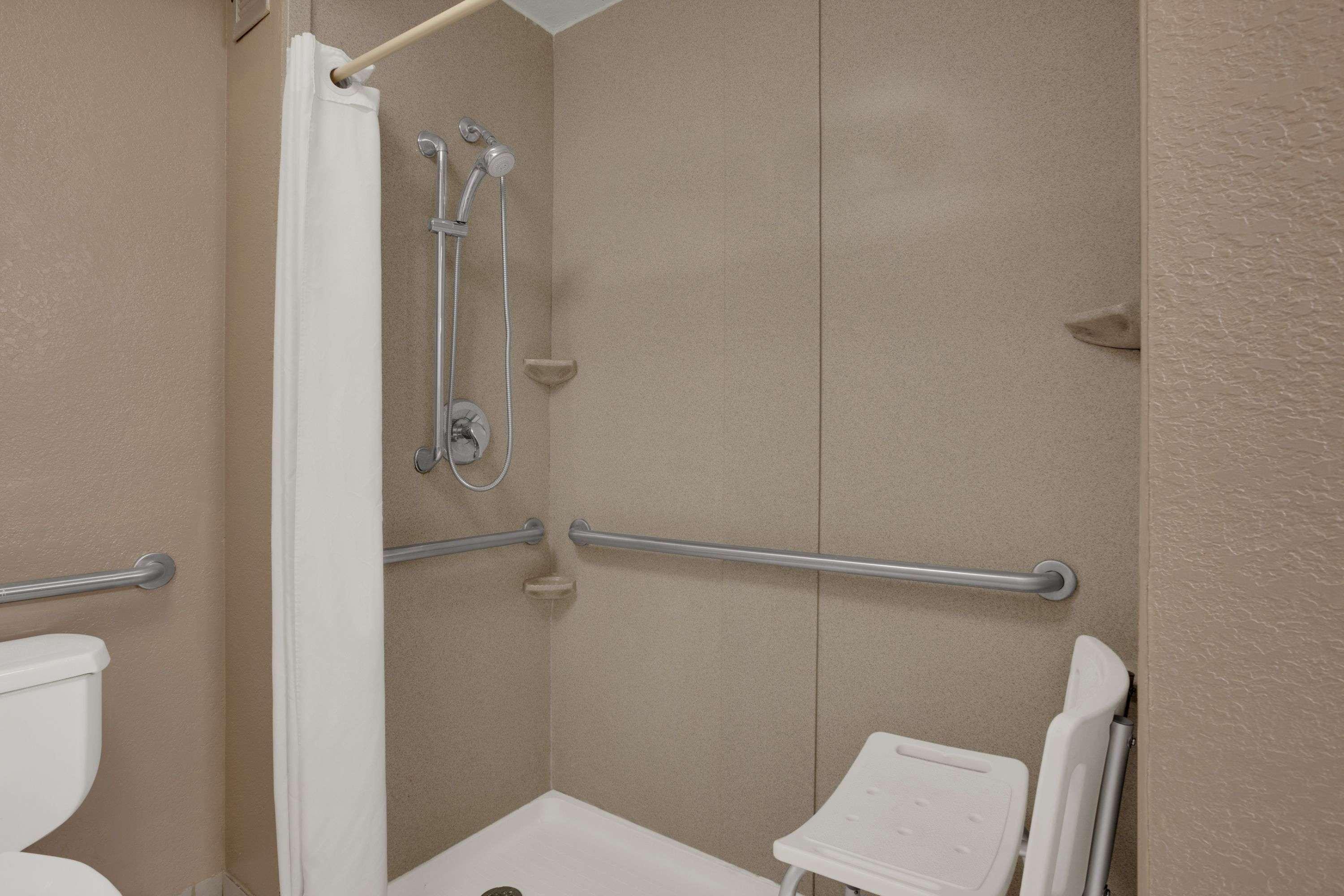Super 8 By Wyndham Myers Hotel 2*